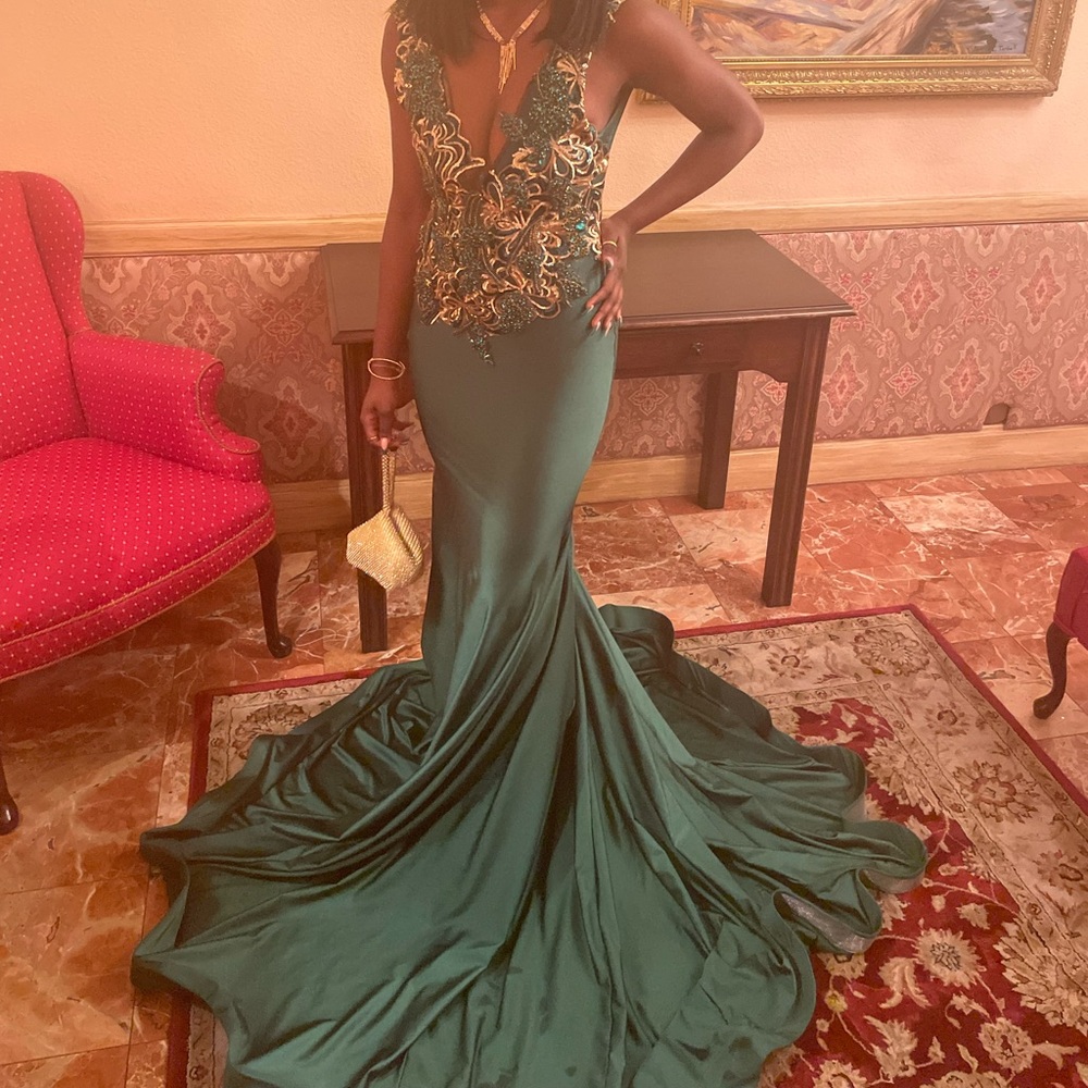 Prom dress - Picture 2 of 6